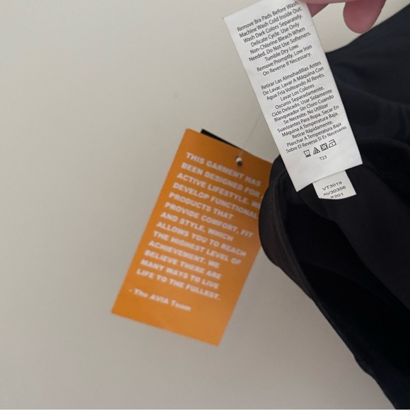 Avia Women’s Embossed Bra Tank Sports Bra NWT Size XS Black Activewear Workout - Picture 5 of 5